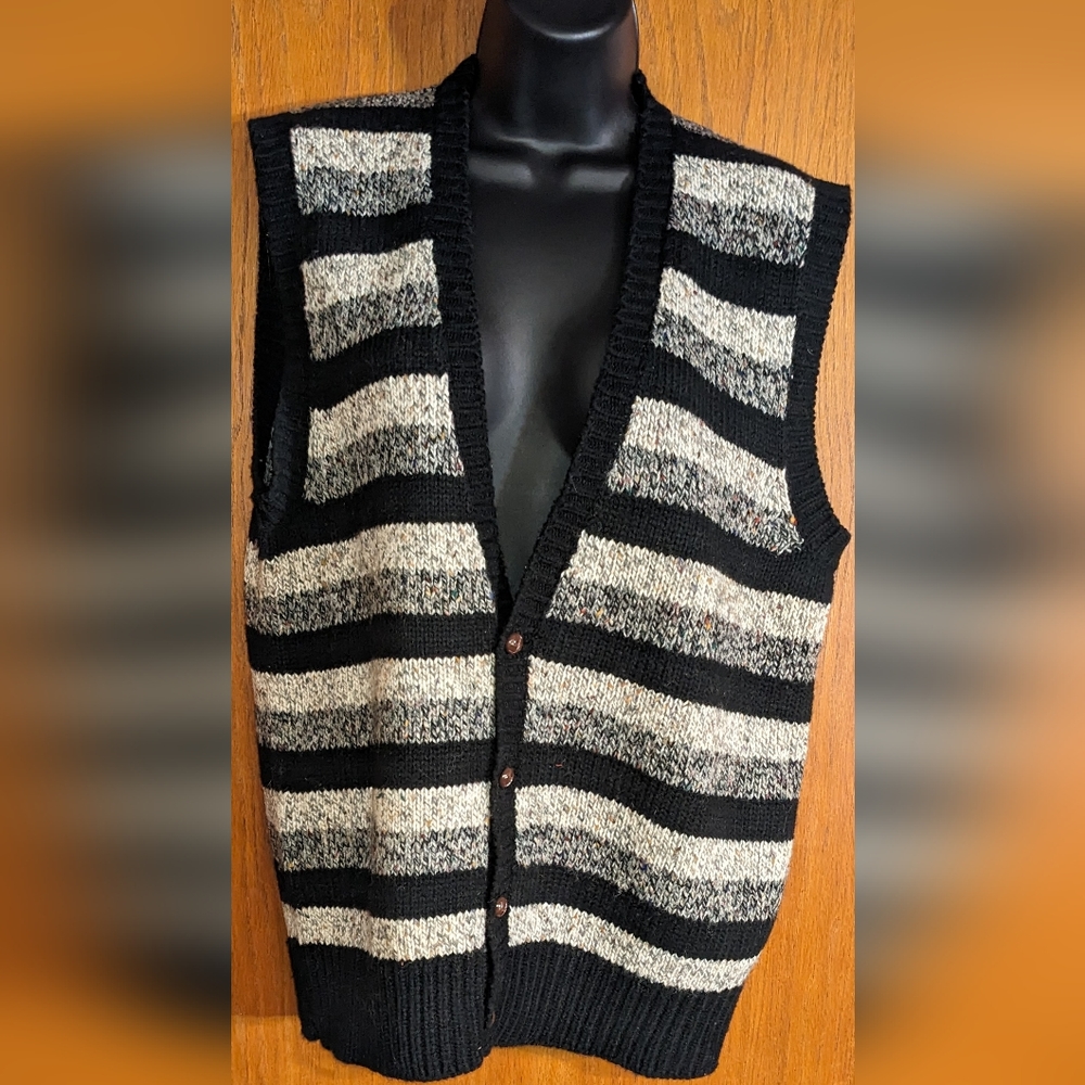 Size XL vintage‎ black and gray vest